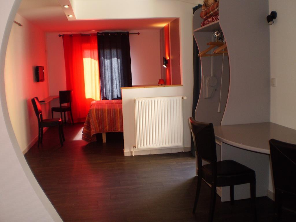 Hotel L Ander Saint-Flour  Zimmer foto
