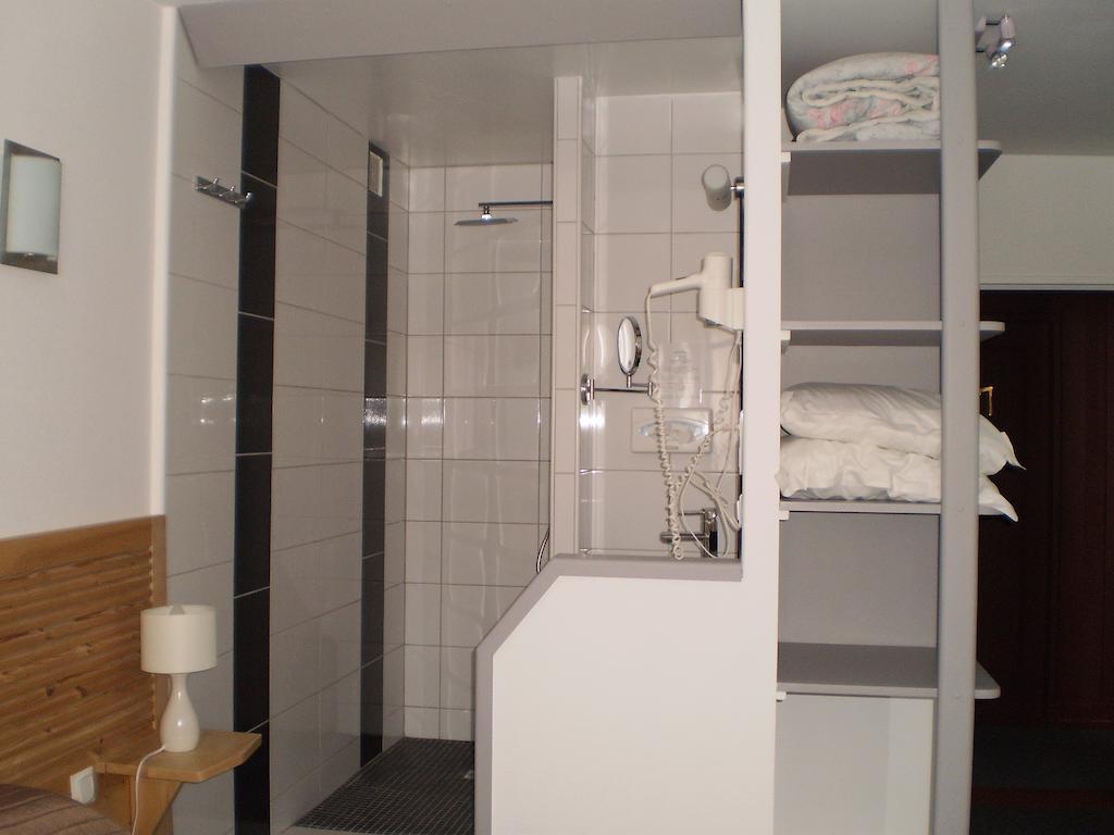Hotel L Ander Saint-Flour  Zimmer foto