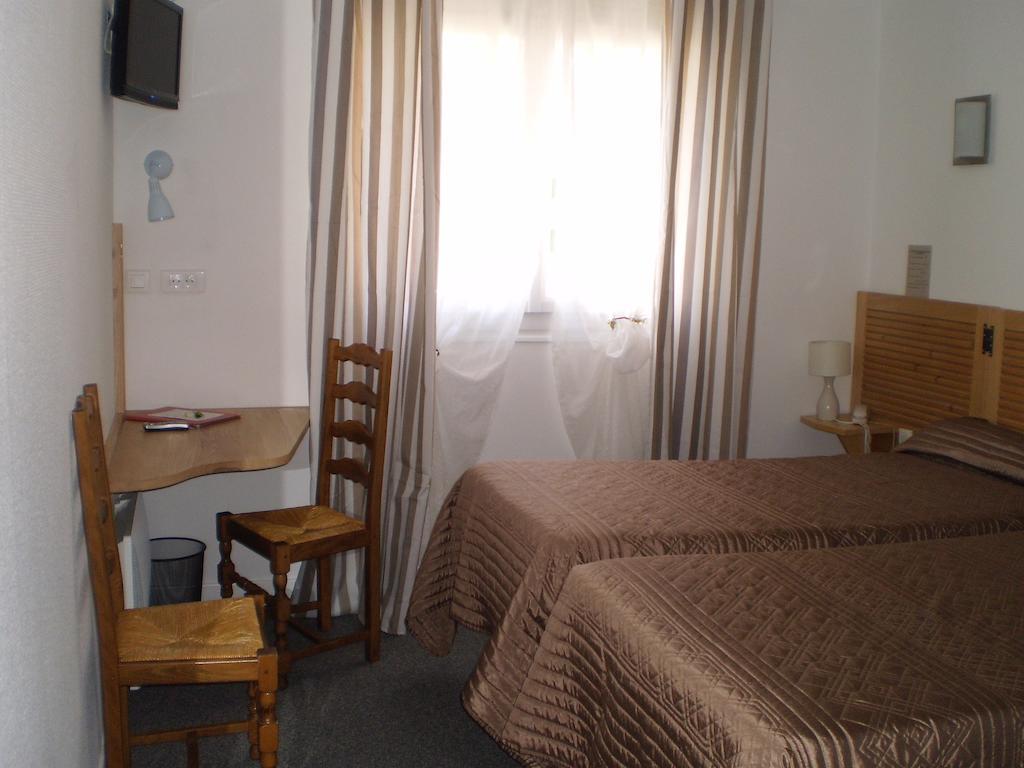 Hotel L Ander Saint-Flour  Zimmer foto