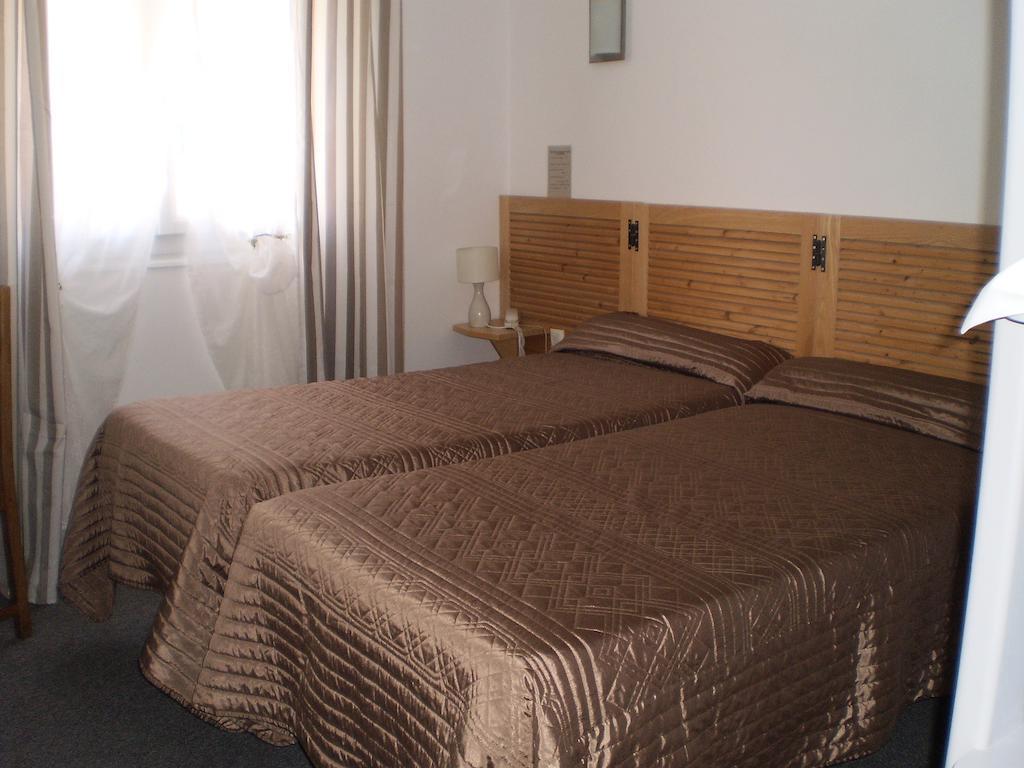 Hotel L Ander Saint-Flour  Zimmer foto
